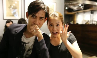 Châu Du Dân và Dụ Hồng Uyên hạnh phúc khoe nhẫn đính hôn 