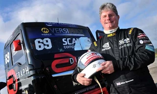 Kỷ lục lái xe tải nhanh nhất thế giới thuộc về một... người mù