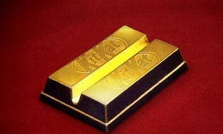 Những thanh socola Kit Kat được bọc vàng 24K