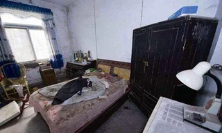 Căn hộ tồi tàn của người đàn ông xấu số.