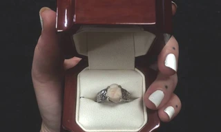 Chàng trai nhổ răng khôn... cầu hôn bạn gái