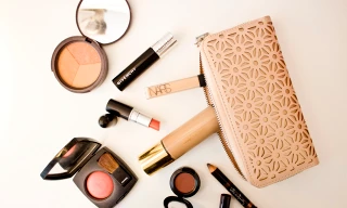 Top 5 mỹ phẩm chống nước không thế thiếu của mùa hè 