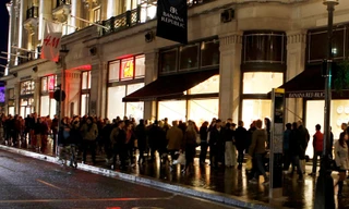 'Tín đồ thời trang' xếp hàng 3 ngày 3 đêm trước cửa H&M