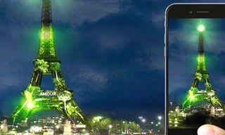Pháp bất ngờ 'hô biến' tháp Eiffel thành 'cây xanh' khủng