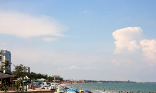 Dự kiến lượng khách đổ về Vũng Tàu tắm biển, nghỉ dưỡng dịp lễ sẽ rất đông. Ảnh: Đ.T