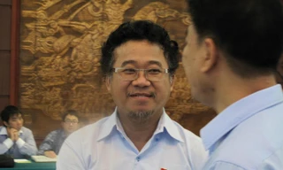 Đại biểu Đặng Thành Tâm bên hành lang Quốc hội