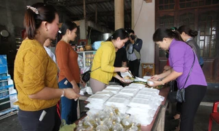 Quảng Trị: Những suất cơm tình nghĩa đến đồng bào vùng lũ