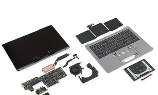 Mục kích 'mổ bụng' MacBook Pro 2016