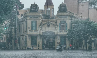 Hà Nội đón gió mùa, mưa rào, trời trở lạnh