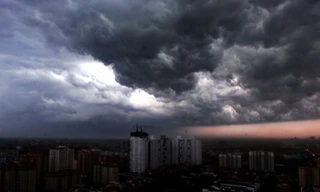 Gió mùa đông bắc về, trời chuyển mưa rét, dông tố