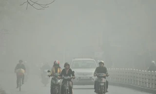 Hà Nội chìm trong sương mù dày đặc