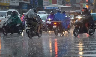 Miền Bắc mưa rào và dông, miền Trung nắng gay gắt