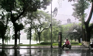 Hà Nội mưa rào, rải rác có dông