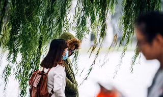 Hà Nội mưa lạnh, miền Nam mưa lớn
