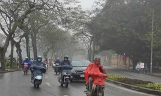Hà Nội đêm và sáng sớm mưa phùn, trời rét