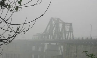 Hà Nội đêm và sáng sớm mưa phùn, trời rét