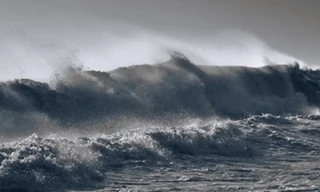 Không khí lạnh tăng cường gây gió mạnh, sóng lớn trên biển