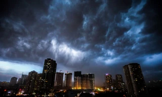 Gió mùa về, miền Bắc mưa dông giảm nhiệt đột ngột