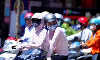 Nắng nóng tiếp tục bao trùm Hà Nội