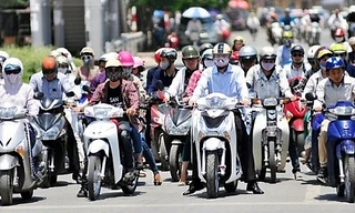 Miền Bắc nắng nóng, miền Nam mưa dông gia tăng