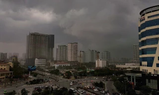 Hà Nội đêm lạnh, ngày có mưa và dông