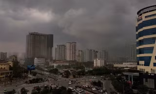 Hà Nội đêm lạnh, ngày có mưa và dông