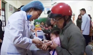 Nghi ngờ thực phẩm bẩn, hàng nghìn phụ huynh cho con xét nghiệm sán lợn