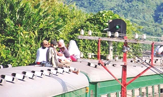 Tết muộn ở xóm tiều phu