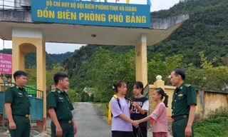 Mái ấm của ba chị em người Mông ở Đồn biên phòng Phó Bảng