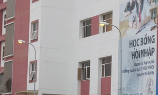 Tất cả đèn cao áp ĐH Quốc tế chiếu sáng giữa ban ngày