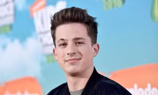 Charlie Puth gặp hạn vì tâm sự "thấy buồn ói" khi quay MV gợi nhớ tới Selena Gomez
