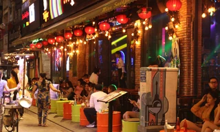 Phố Bùi Viện lại tấp nập người sau COVID-19 lần hai