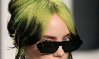Billie Eilish tức giận trước cáo buộc “thắng giải Grammy vì là người da trắng“