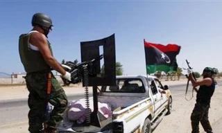 Quân nổi dậy tiến đánh quê hương ông Gaddafi