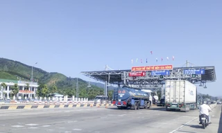 Trạm thu phí BOT Bắc Bình Định bị buộc dừng thu phí từ 10 giờ ngày 29/10.