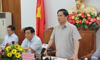 Bộ trưởng Bộ GTVT, Nguyễn Văn Thể: "Sé đóng cửa BOT nếu chậm sửa chữa hư hỏng quốc lộ! - ảnh Tr. Định" 