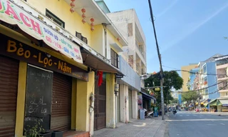 TPHCM quy định, đối với nhà ở kết hợp kinh doanh, sản xuất thì lối thoát nạn có chiều rộng thông thủy tối thiếu 0,8m, chiều cao thông thủy tối thiểu 1,9m.