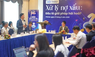 Quan hệ tín dụng: Người đi vay luôn ở 'cửa' dưới?