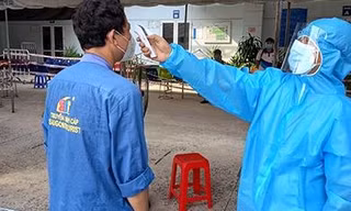 Dù đang giãn cách theo Chỉ thị 16 nhưng ở TP.Vũng Tàu, SCTV vẫn đi thu tiền cáp tại nhà. Ảnh: SCTV.