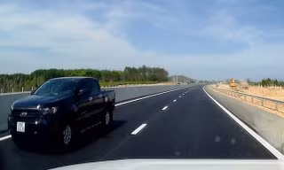 Đề nghị xử lý nghiêm ô tô chạy ngược chiều trên cao tốc ở Bình Thuận