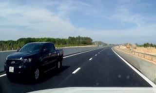 Đề nghị xử lý nghiêm ô tô chạy ngược chiều trên cao tốc ở Bình Thuận