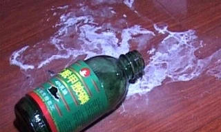 Bị cấm yêu, nghịch tử đổ thuốc sâu vào nồi canh nhằm đầu độc cha mẹ