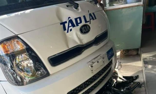 Va chạm xe tập lái, nữ sinh bị chấn thương sọ não