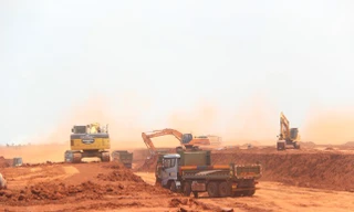 Thấy gì từ việc doanh nghiệp nổi tiếng tính chi li cơm, áo, gạo, tiền?