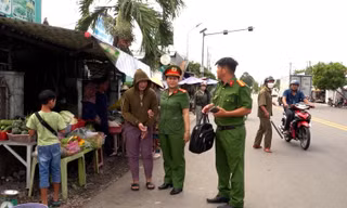 Người phụ nữ thực hiện hàng chục vụ cướp giật vé số