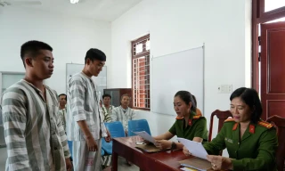 Bình Thuận trao quyết định đặc xá cho 6 phạm nhân