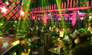 Hơn 300 cảnh sát đột kích quán bar Paris Night Club ở Bình Thuận