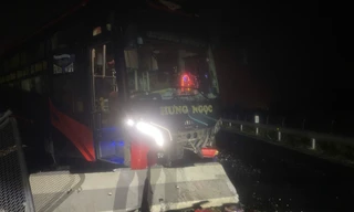 2 ô tô va chạm trên cao tốc Vĩnh Hảo - Phan Thiết, kẹt xe cả 10 km