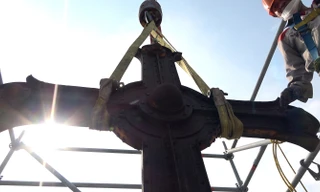 Hai thánh giá hơn trăm tuổi ở Nhà thờ Đức Bà Sài Gòn được mang sang Bỉ phục chế