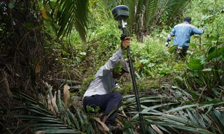 Cận cảnh lội bùn, vượt đầm lầy cắm mốc lộ giới đường Vành đai 3